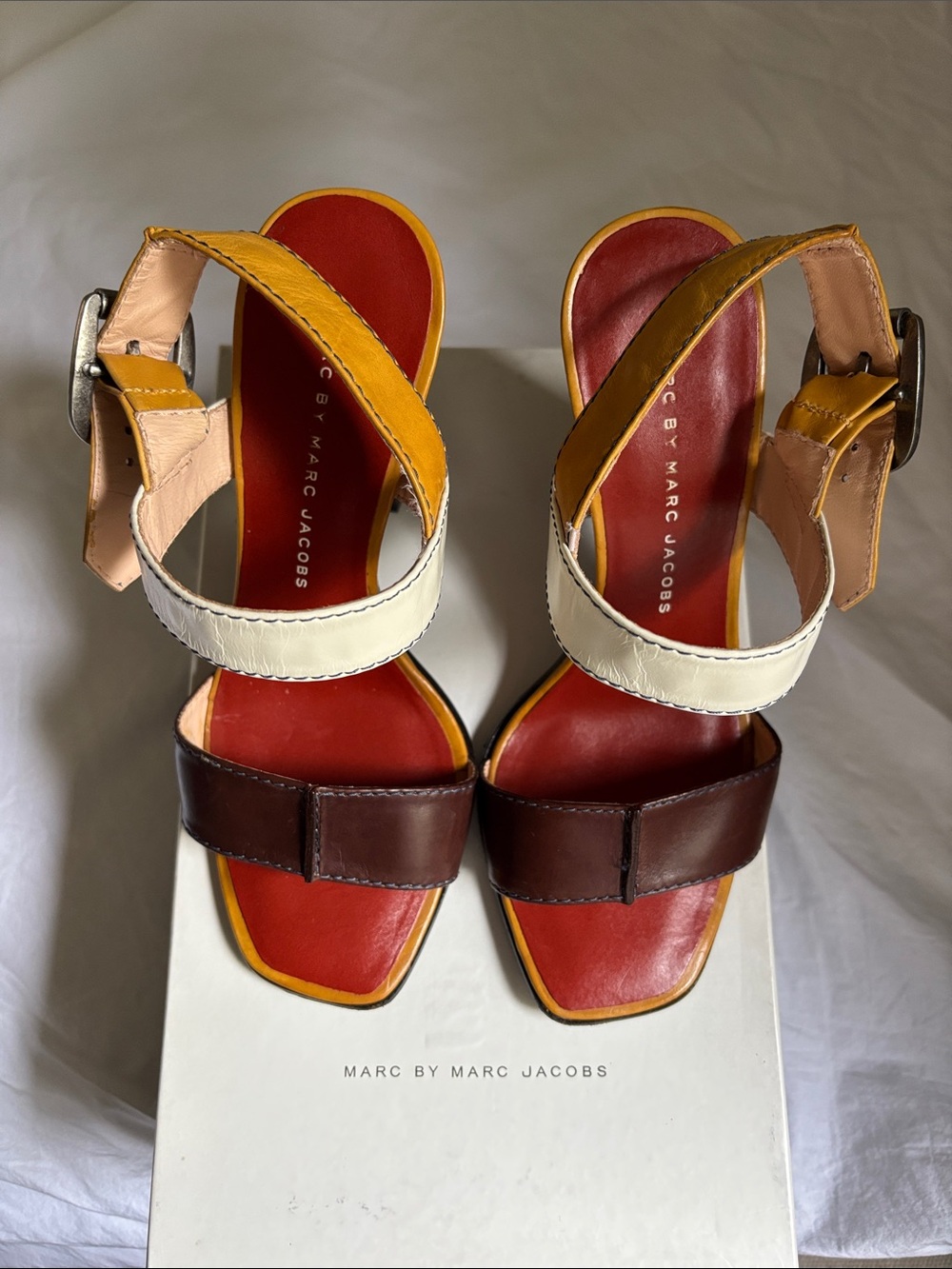 Vintage Marc by Marc Jacobs 35 EU Red and Brown Colorblock Leather Heels